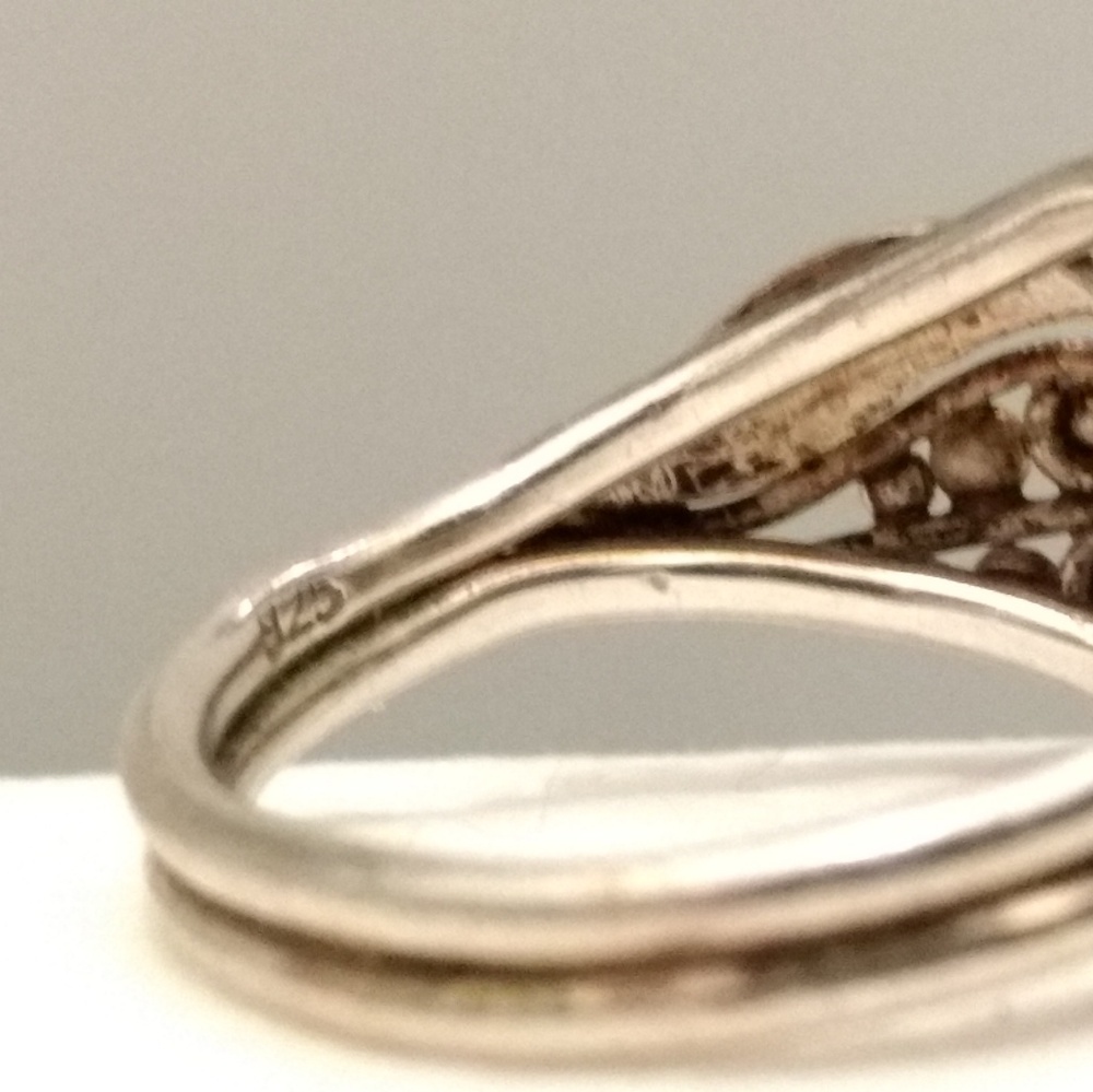 Vintage Sterling Silver & Peridot Ring- Size 7 - Picture 6 of 6